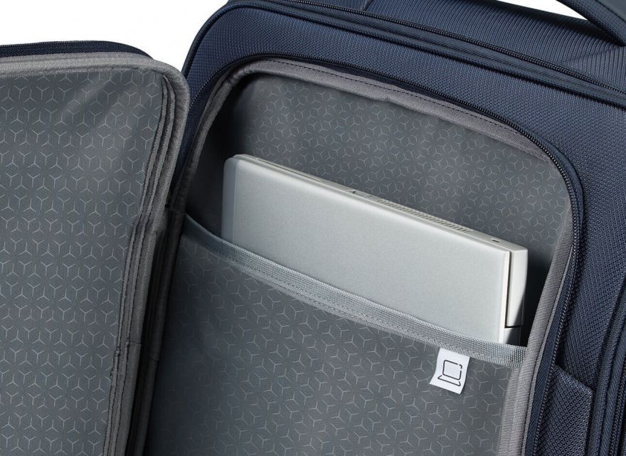Передний карман с отделением для ноутбука в моделях для ручной клади
