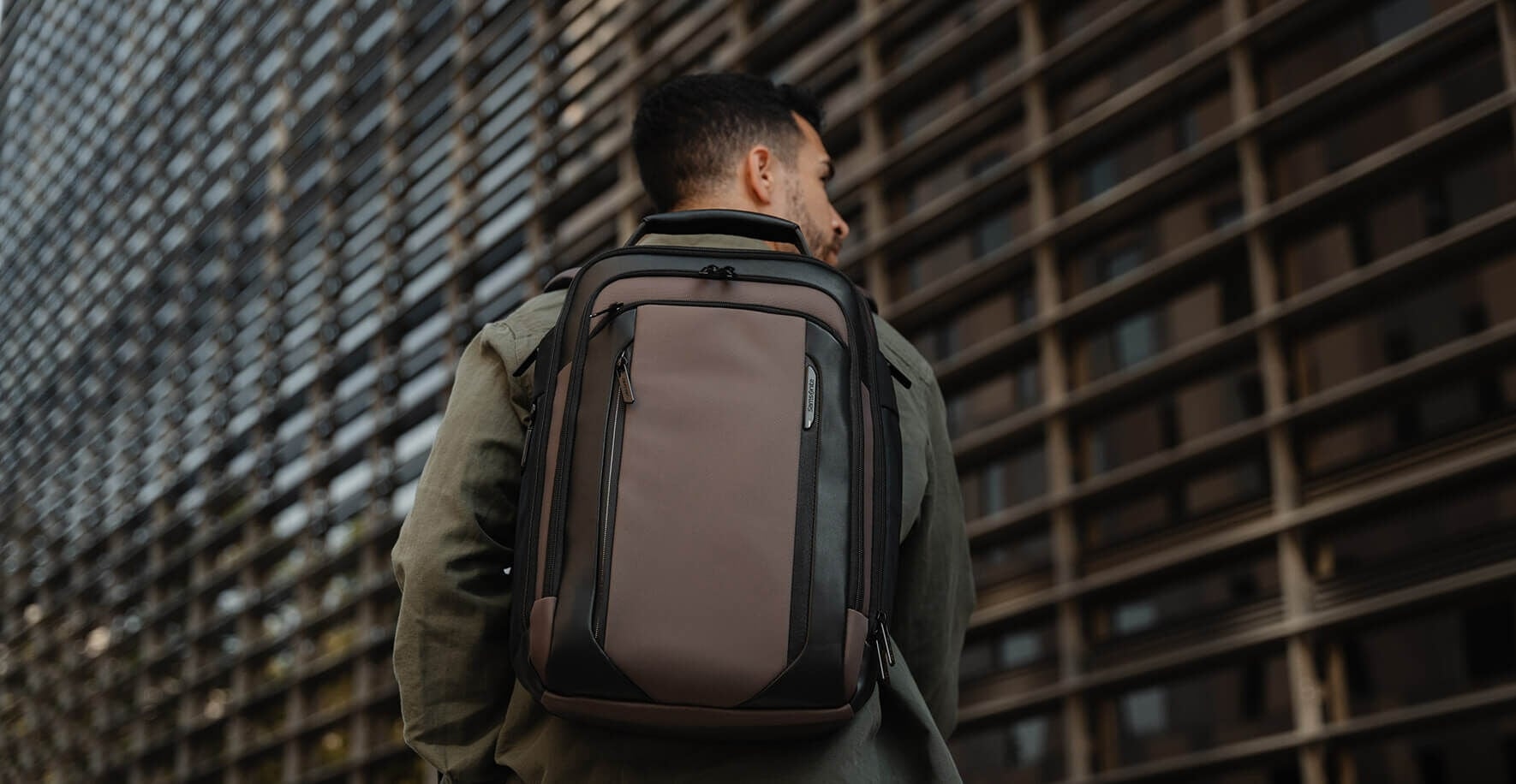 Зробіть щоденні поїздки на роботу та ділові подорожі комфортнішими з нашими рюкзаками для ноутбуків. Вони оснащені м’яким відділенням для безпечного зберігання пристрою, виготовлені з міцних матеріалів і стильно доповнюють ваш діловий образ. Рюкзак для ноутбука також стане незамінним вибором для студентів. Відкрийте нашу добірку та знайдіть ідеальний варіант для своїх потреб.